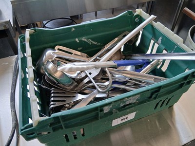 Lot 492 - A tray with various utensils