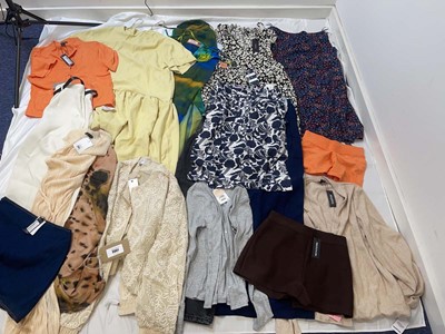 Lot 3901 - Clothing to include Crew Clothing, M&S, Boohoo,...