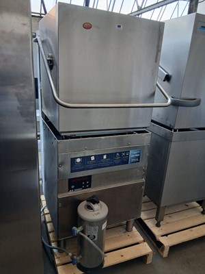 Lot 537 - 62cm JLA Breeze DWP 15S lift top pass through...