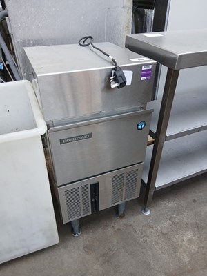 Lot 559 - 40cm Hoshizaki IM-21CLE floor standing ice...