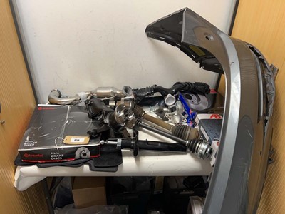 Lot 4719 - Car parts to include a front bumper, brake...