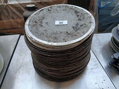 Lot 584 - Stack of wire mesh pizza trays