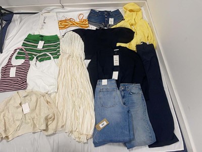 Lot 3919 - Zara & Sister Companies clothing