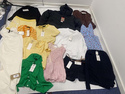 Lot 3920 - Zara & Sister Companies clothing