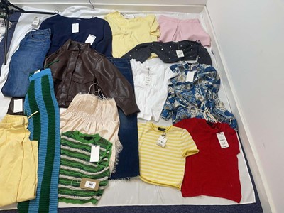 Lot 3921 - Zara & Sister Companies clothing