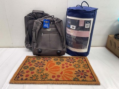 Lot 3833 - Silentnight King 10.5 tog feather & down duvet,...