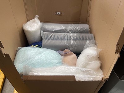 Lot 3838 - Large pallet containing pillows, cushions,...