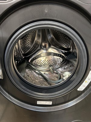 Lot 2100 - Hisense 10.5Kg washing machine in black finish