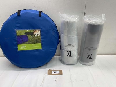 Lot 3841 - 2 XL dog beds and Pet activity tunnel