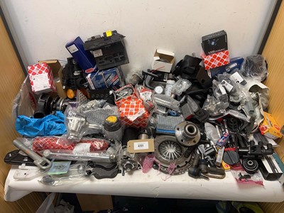 Lot 4731 - Car parts to include fuel injectors, clutch,...