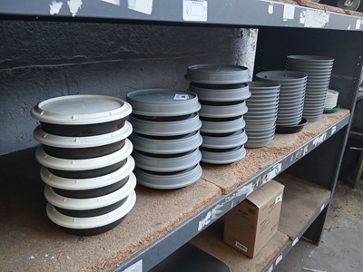 Lot 604 - Shelf of pizza separator pans