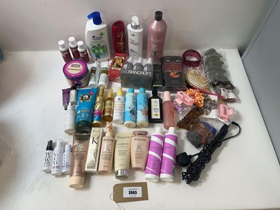 Lot 3993 - Selection of haircare and accessories...