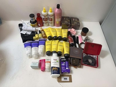 Lot 3994 - Selection of haircare and accessories...