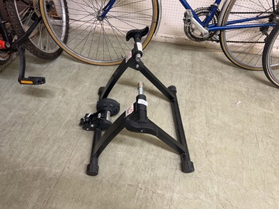 Lot 17 - A Homecom bicycle friction stand