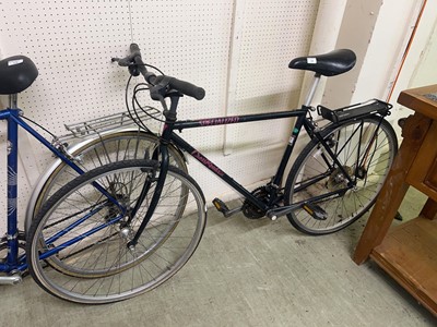 Lot 19 - A Crossroads Specialised black town bike