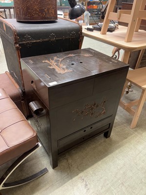Lot 79 - A circa 1950s Hong Kong wooden work box with...