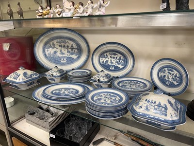 Lot 320 - A selection of oriental style blue and white...