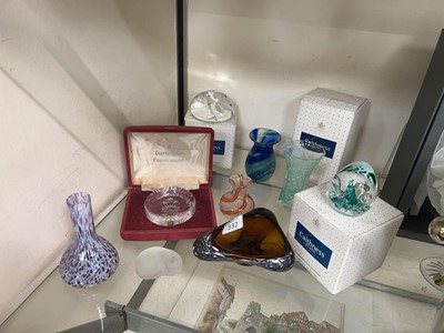 Lot 332 - A selection of art glassware to include boxed...