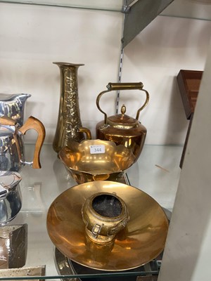 Lot 344 - A small assortment of decorative brassware to...