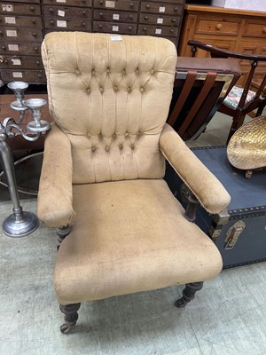 Lot 91 - A small chair with button back decoration