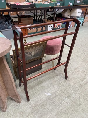 Lot 101 - A mahogany towel rail