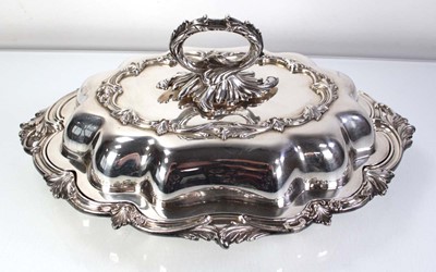 Lot 226 - A pair of Edwardian silver entree dishes of...