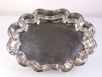 Lot 226 - A pair of Edwardian silver entree dishes of...