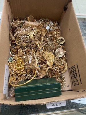 Lot 417 - A quantity of yellow metal and other jewellery...