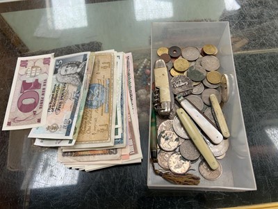 Lot 419 - A box containing collectibles to include...