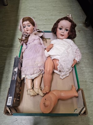 Lot 451 - A tray containing an assortment of dolls and...