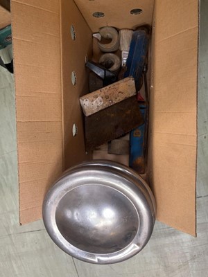 Lot 460 - A box containing small assortment of car...