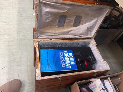 Lot 462 - A wooden cased vintage projector