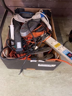 Lot 135 - A tray of various extension leads and cabling