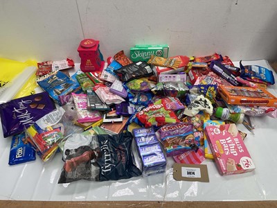 Lot 3874 - Large bag of assorted confectionery, popcorn...