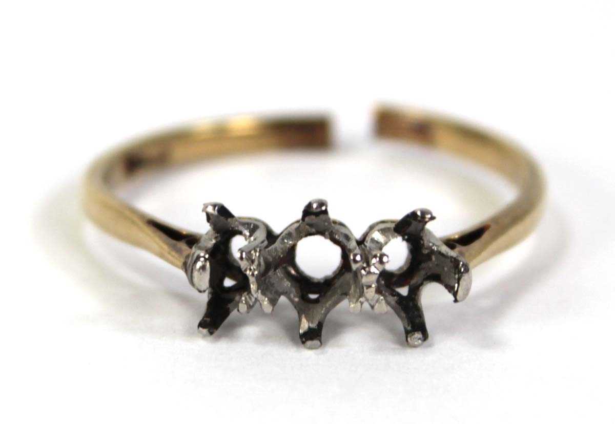 Lot 794 - An 18ct yellow gold three stone ring shank,...