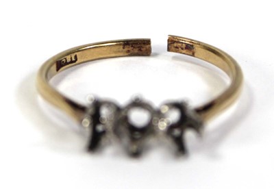Lot 794 - An 18ct yellow gold three stone ring shank,...