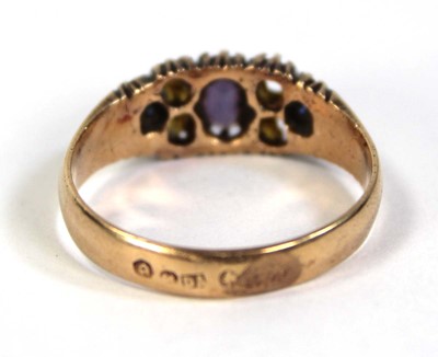 Lot 798 - A yellow metal ring set three graduated blue...