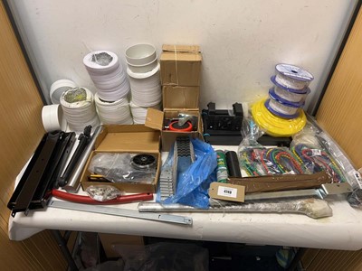 Lot 4749 - Household DIY items to include bungee cords,...