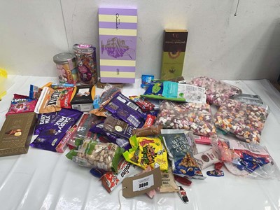 Lot 3890 - Bag of assorted confectionery