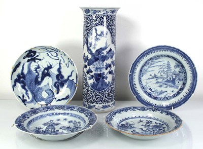 Lot 105 - Twelve items of Oriental Export and other blue...