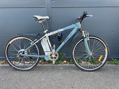 Lot 4054 - U-Glider electric town bike plus key and charger