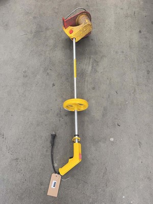 Lot 4088 - Electric strimmer (non UK plug)