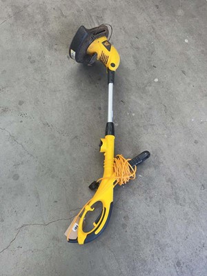 Lot 4101 - 240v electric strimmer