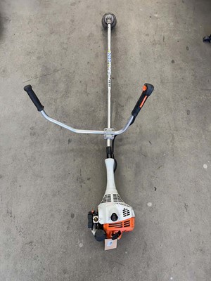 Lot 4112 - Stihl FS55 petrol strimmer