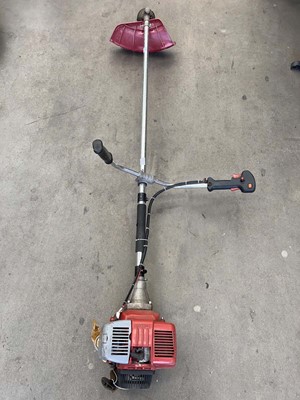 Lot 4113 - Petrol strimmer