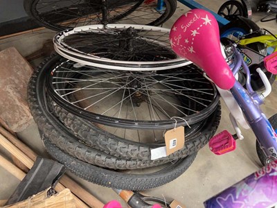 Lot 4123 - Selection of bike wheels and tyres