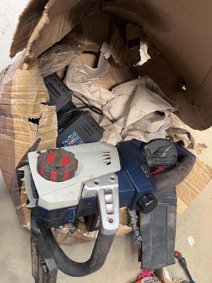 Lot 4125 - Spear and Jackson battery powered chainsaw...