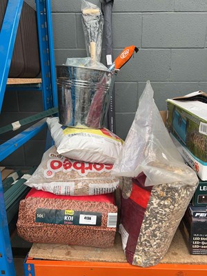 Lot 4136 - Selection of items inc. spade, bucket, cargo...