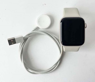 Lot Apple Watch SE 3 44MM with charging cable