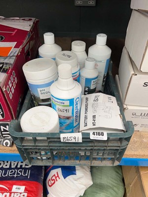 Lot 4160 - Crate inc. battery powered pool pump, foam...